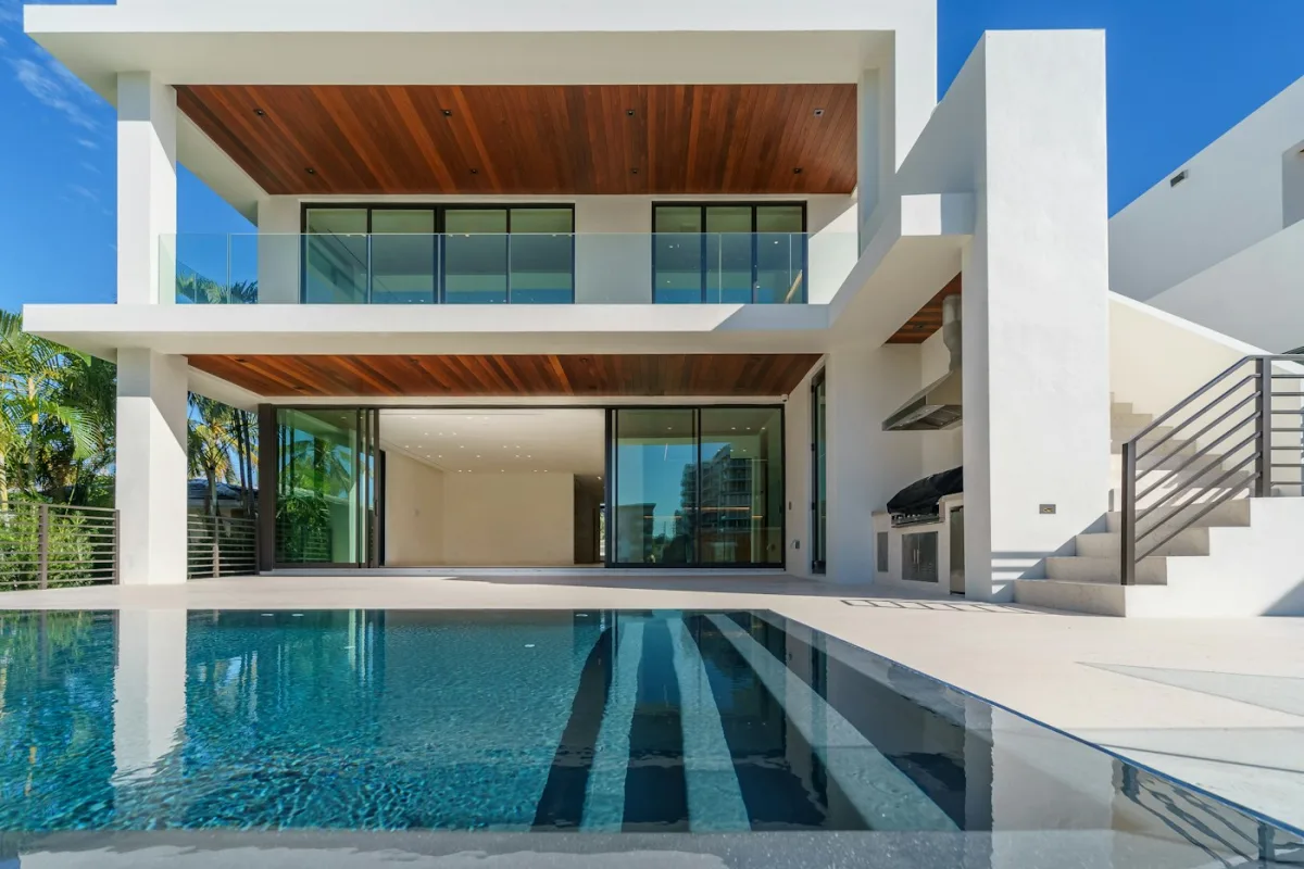 Çeşme'de Denize Sıfır Yazlık Villa